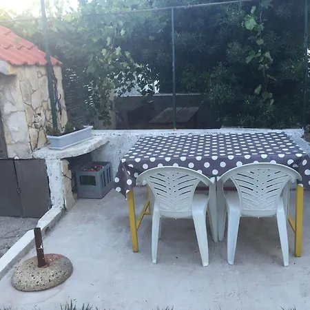 Roko St - Economy One Bedroom With Shared Terrace A2 Apartment *