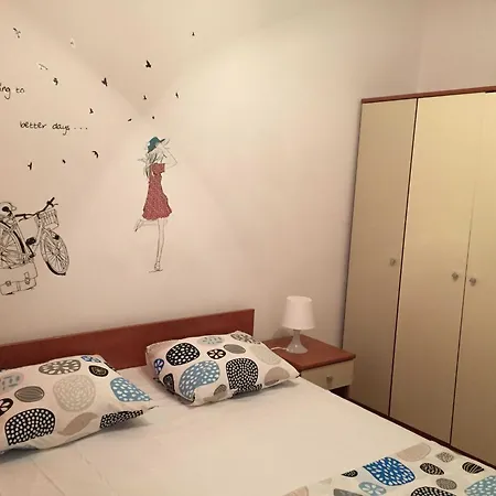Apartment Roko St - Economy One Bedroom With Shared Terrace A2 *