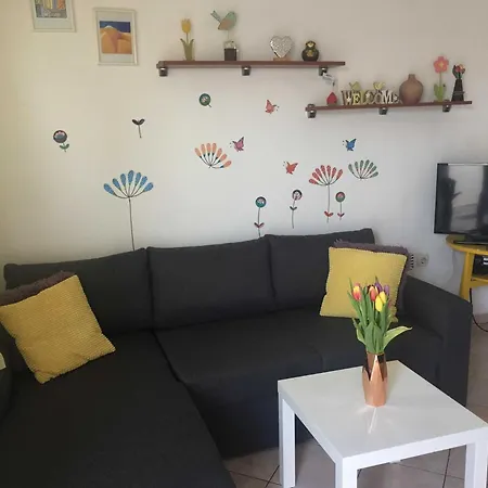 Roko St - Economy One Bedroom With Shared Terrace A2 Апартаменты